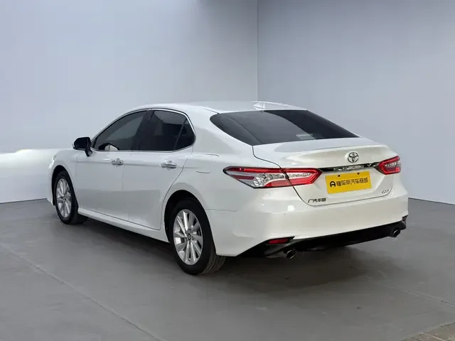 Toyota Camry 2.0G Deluxe Edition 2023 — миниатюра 5