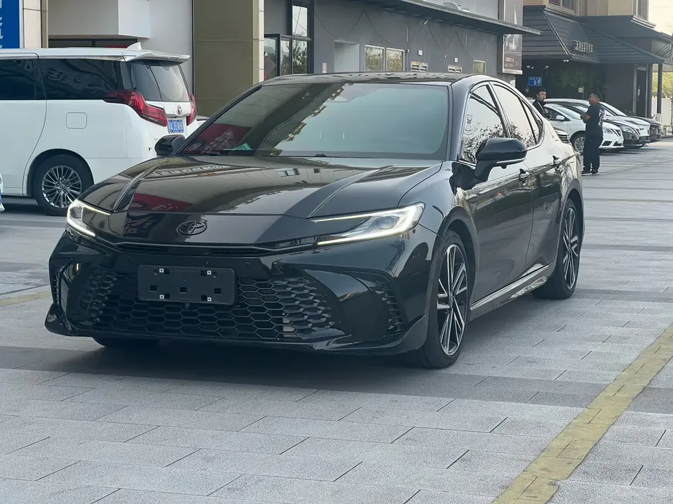 Toyota Camry 2025