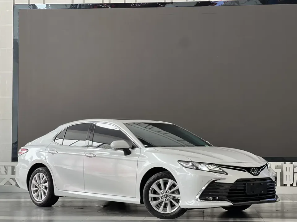 Toyota Camry 2.0G Deluxe Edition 2022 — миниатюра 3