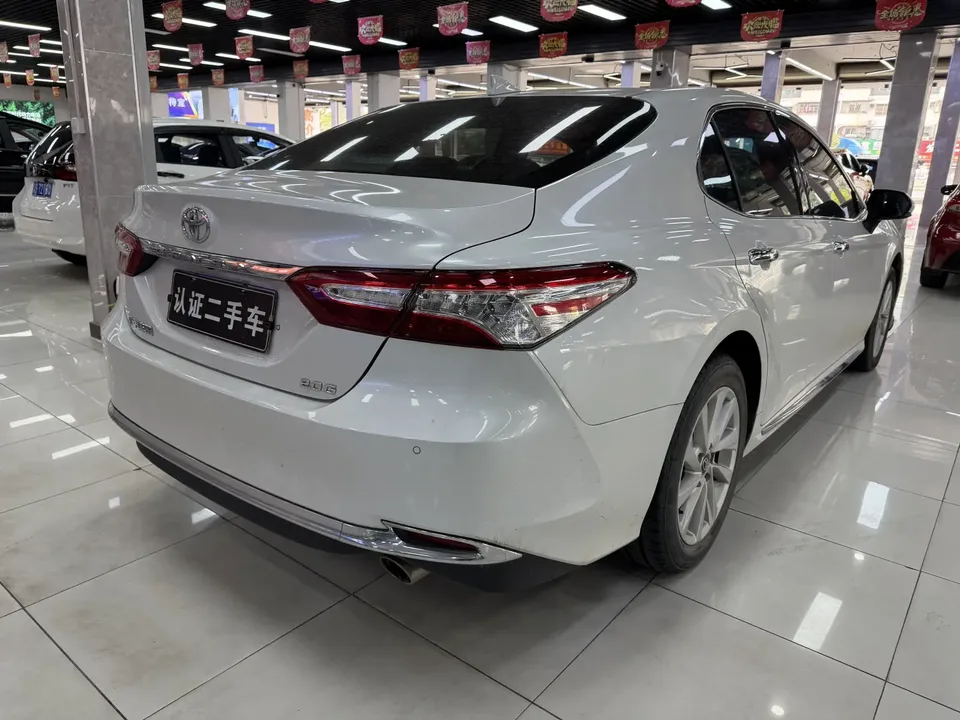 Toyota Camry 2.0G Deluxe Edition 2023 — миниатюра 3