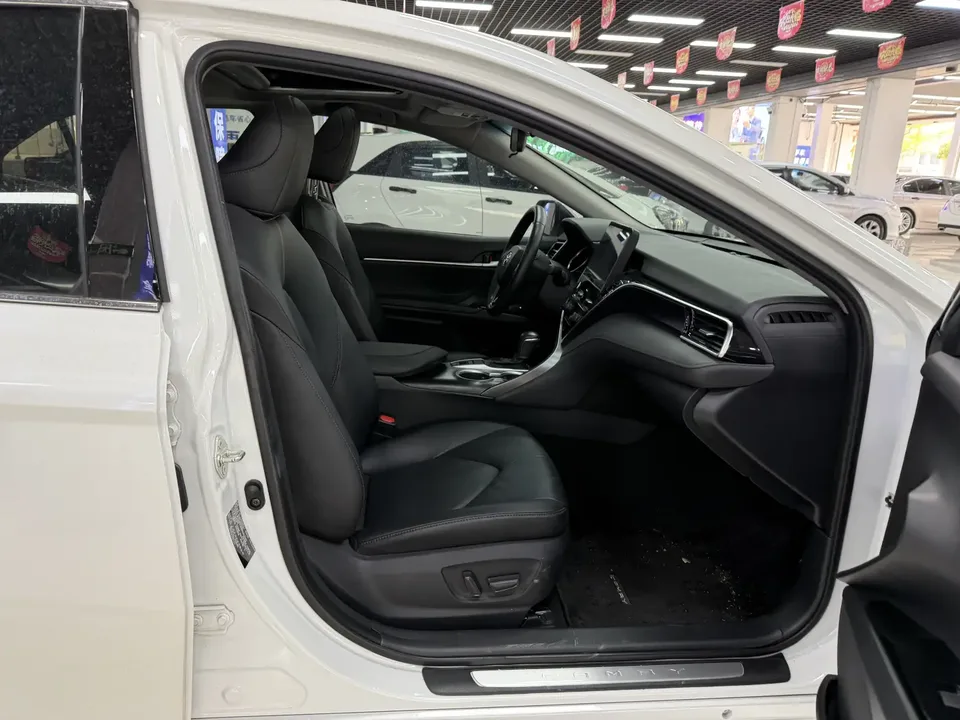 Toyota Camry 2.0G Deluxe Edition 2023 — миниатюра 5