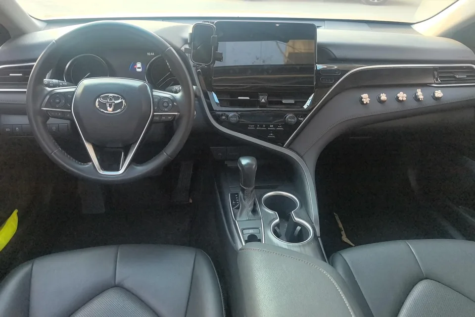Toyota Camry 2.0G Deluxe Edition 2023 — миниатюра 4