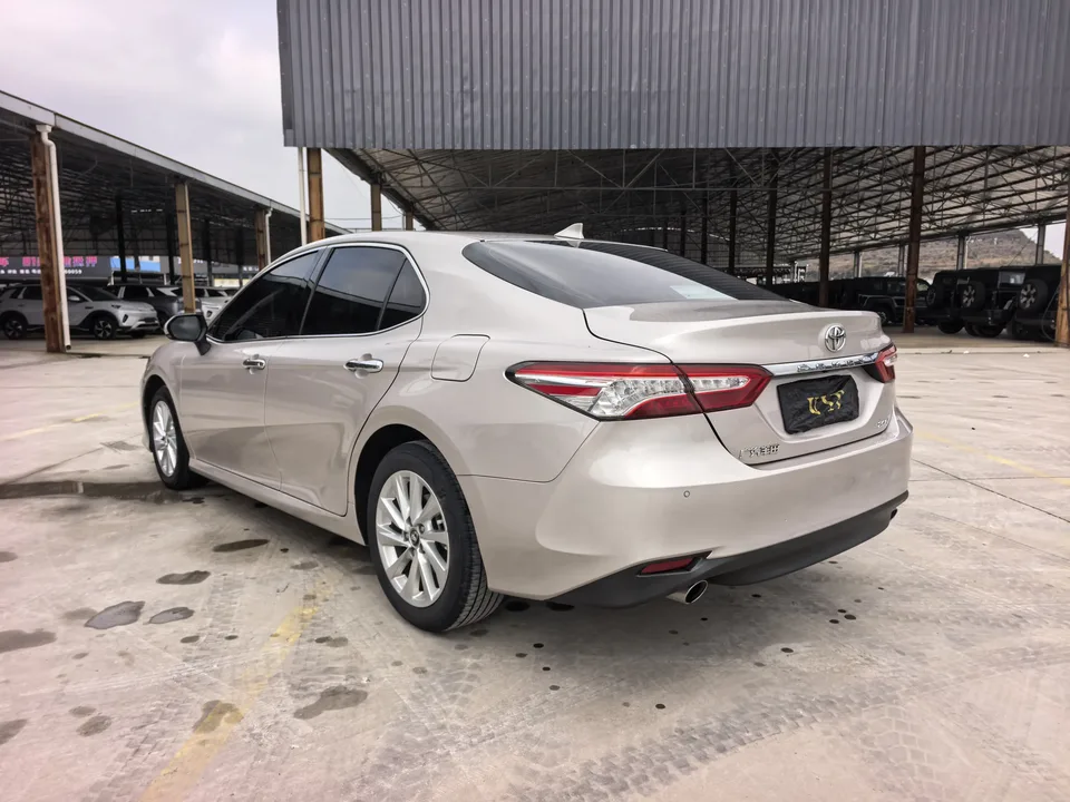 Toyota Camry 2.0GVP Leading Edition 2023 — миниатюра 4