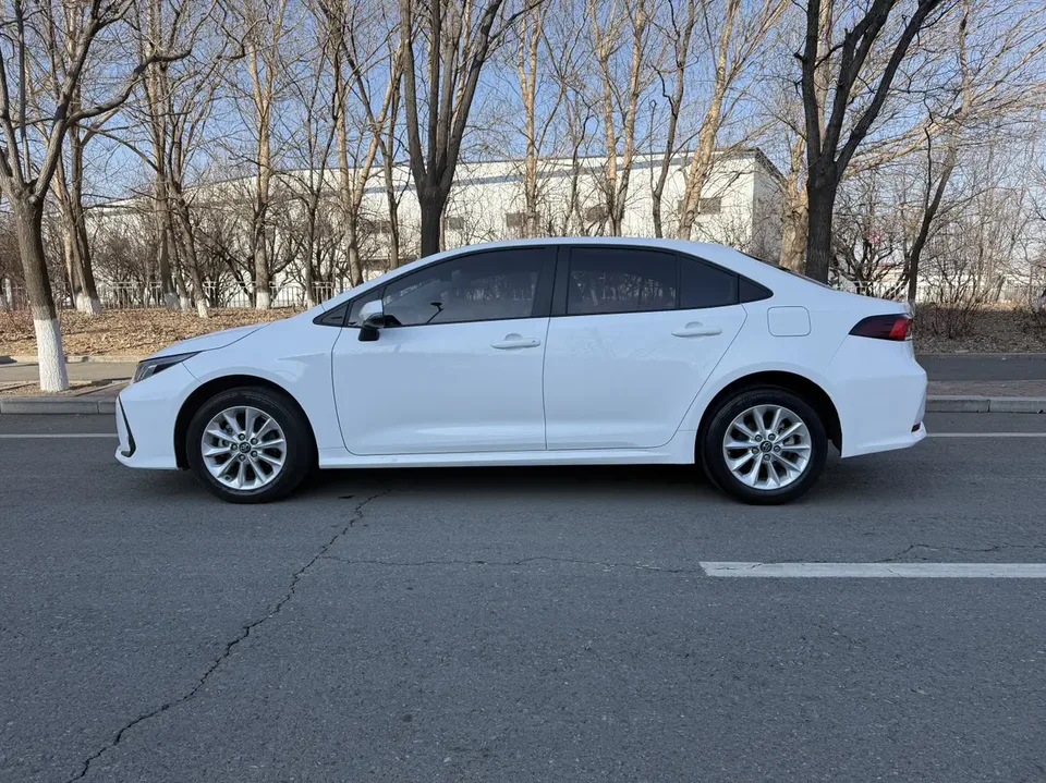 Toyota Corolla 1.2T S-CVT Elite PLUS Edition 2022 — миниатюра 3