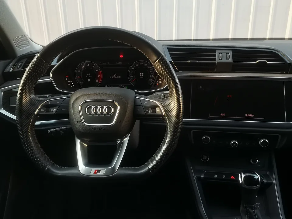 Audi Q3 SPORTBACK facelift 40 TFSI fashionable model 2023 — миниатюра 5