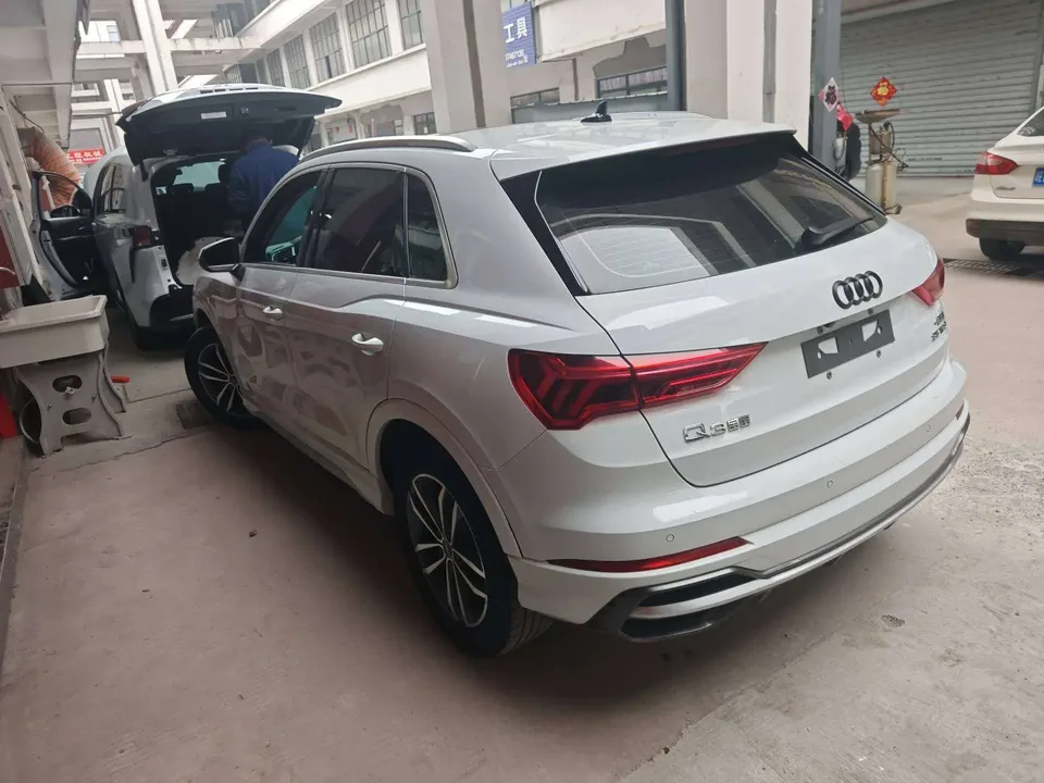 Audi Q3 Audi Q3 2022 35 TFSI aggressive and dynamic model 2022 — миниатюра 3
