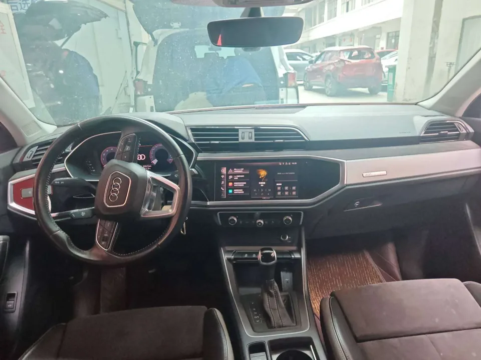 Audi Q3 Audi Q3 2022 35 TFSI aggressive and dynamic model 2022 — миниатюра 4