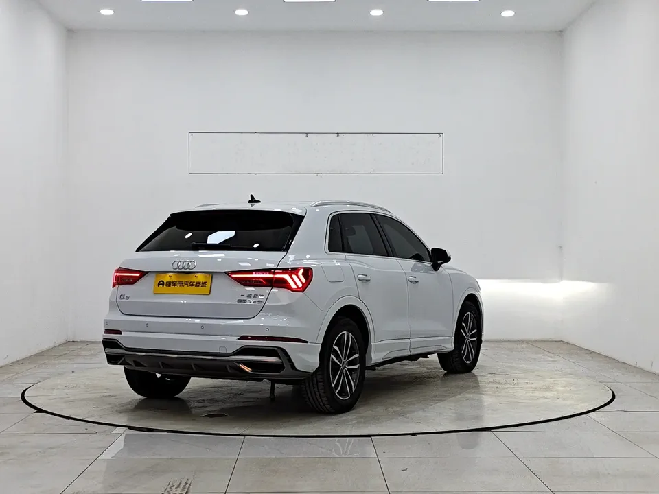 Audi Q3 Audi Q3 2022 35 TFSI aggressive and dynamic model 2022 — миниатюра 2