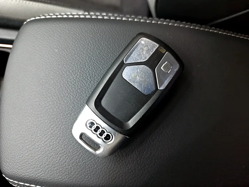 Audi Q3 Audi Q3 2022 35 TFSI aggressive and dynamic model 2022 — миниатюра 3
