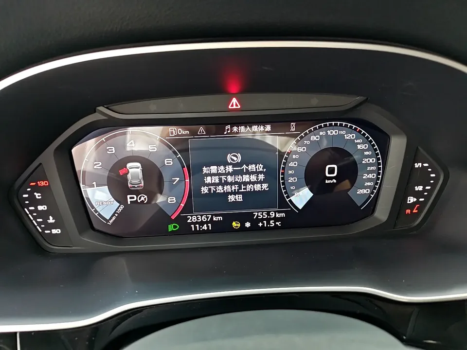 Audi Q3 Audi Q3 2022 35 TFSI aggressive and dynamic model 2022 — миниатюра 4