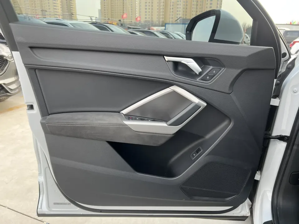 Audi Q3 Audi Q3 2022 35 TFSI Fashionable and Dynamic 2022 — миниатюра 2