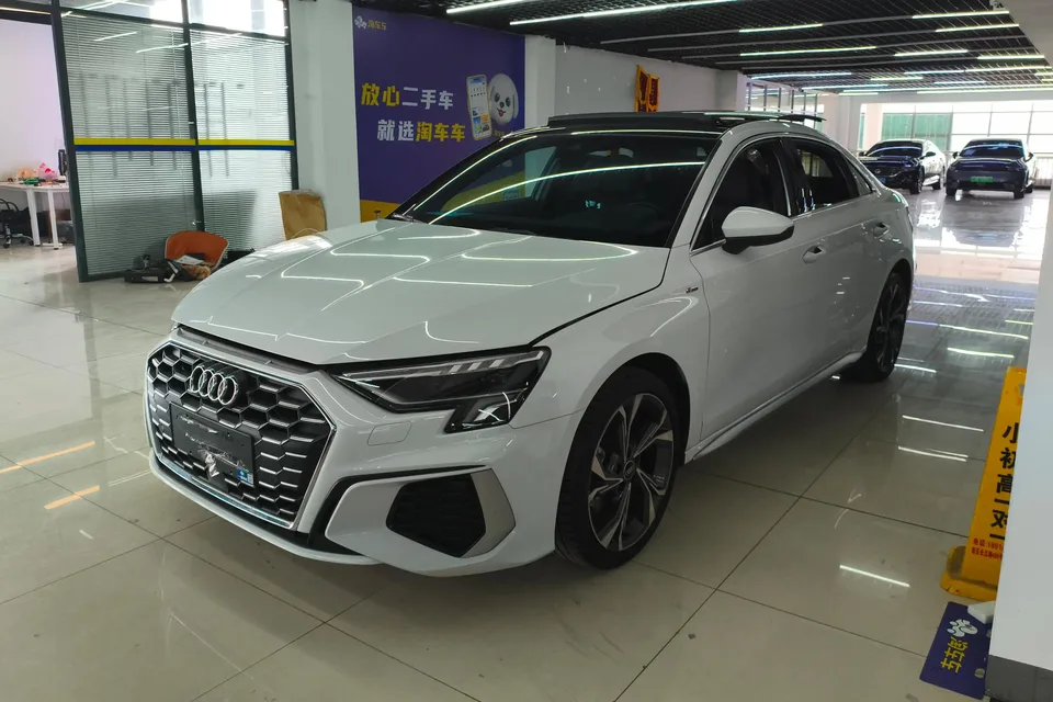 Audi A3 A3 2024 Audi A3 2024 A3L Limousine 35 TFSI Fashion Sports 2024 — photo 1, buy with delivery to Moscow