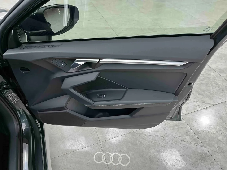 Audi A3 facelift Sportback 35 TFSI stylish and sporty 2023 — миниатюра 4