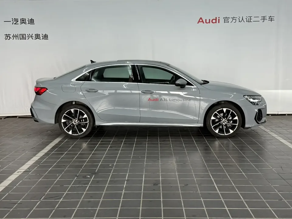 Audi A3 Audi A3 2025 A3L Limousine 35 TFSI Flying Spur Premium Edition 2024 — миниатюра 2
