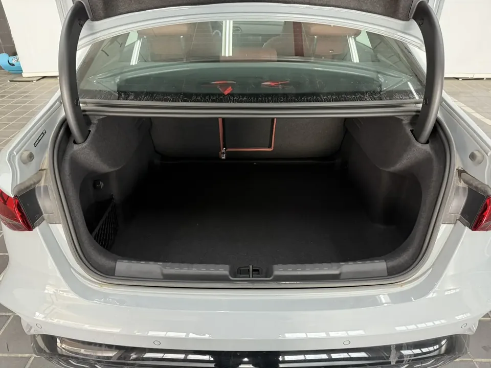 Audi A3 Audi A3 2025 A3L Limousine 35 TFSI Flying Spur Premium Edition 2024 — миниатюра 3