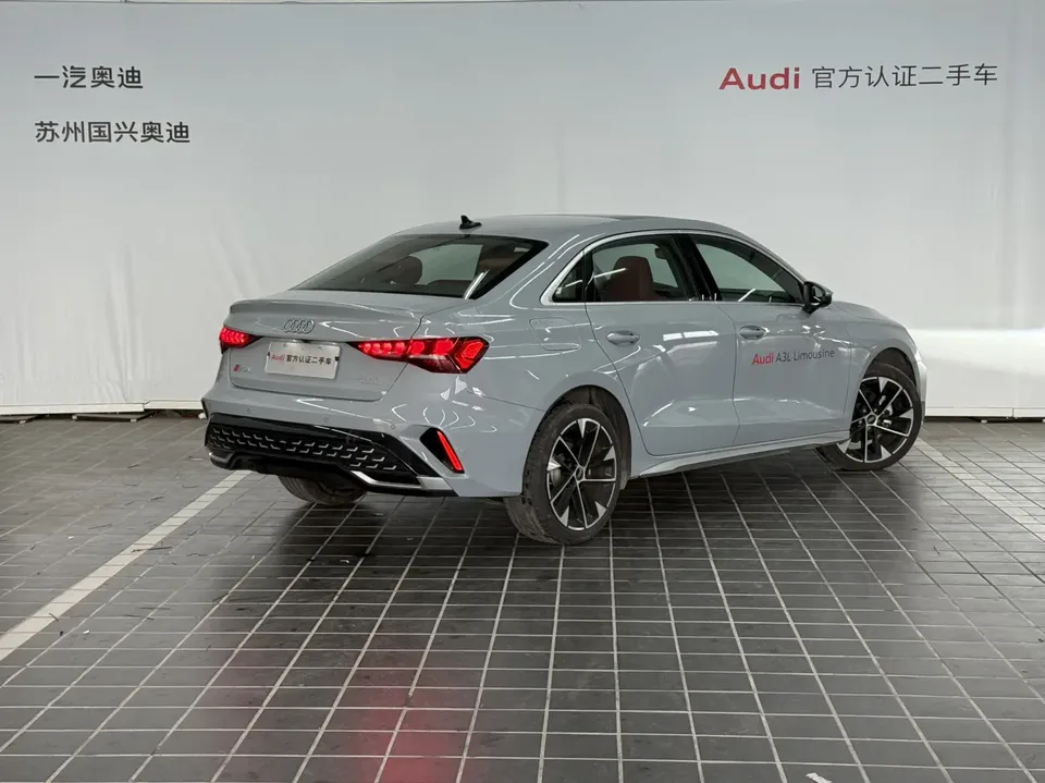 Audi A3 Audi A3 2025 A3L Limousine 35 TFSI Flying Spur Premium Edition 2024 — миниатюра 4