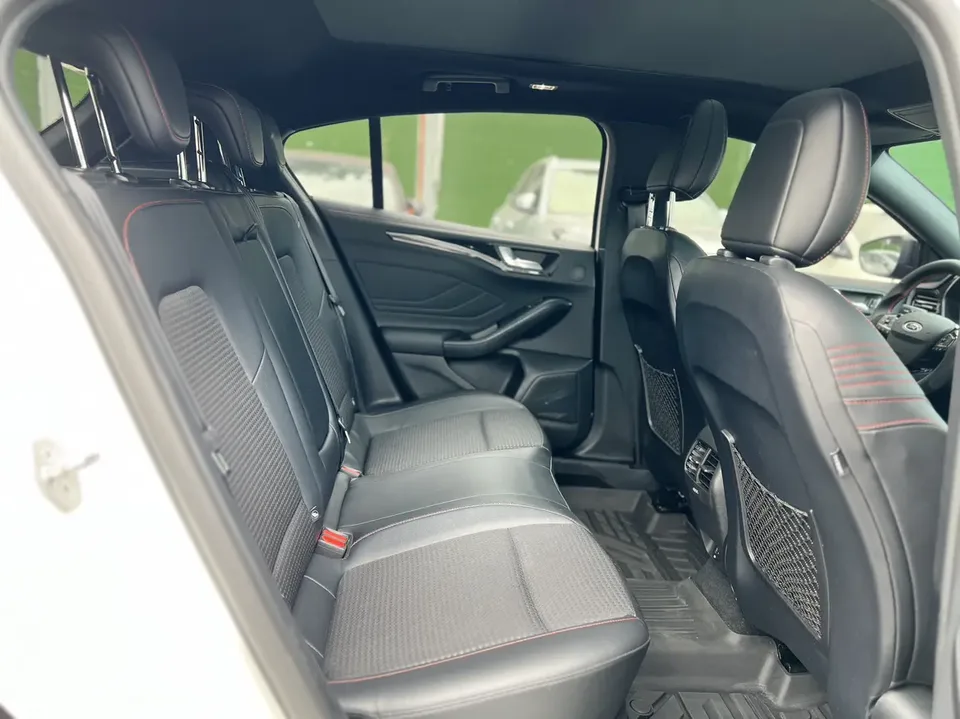 Ford Focus Focus 2021 hatchback EcoBoost 180 automatic ST Line 2022 — миниатюра 3