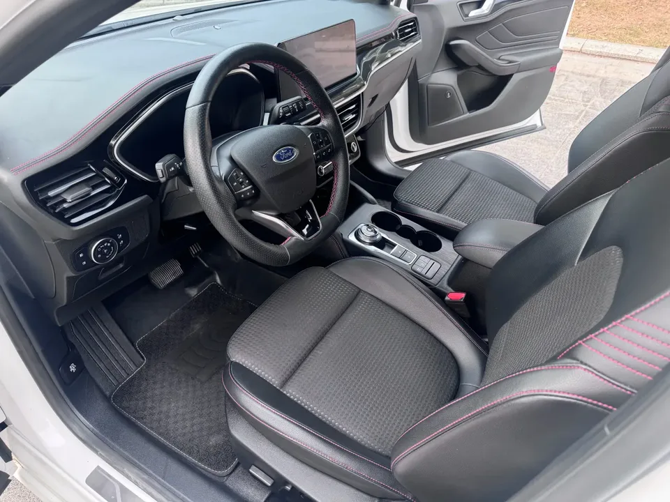 Ford Focus Focus 2021 hatchback EcoBoost 180 automatic ST Line 2022 — миниатюра 4