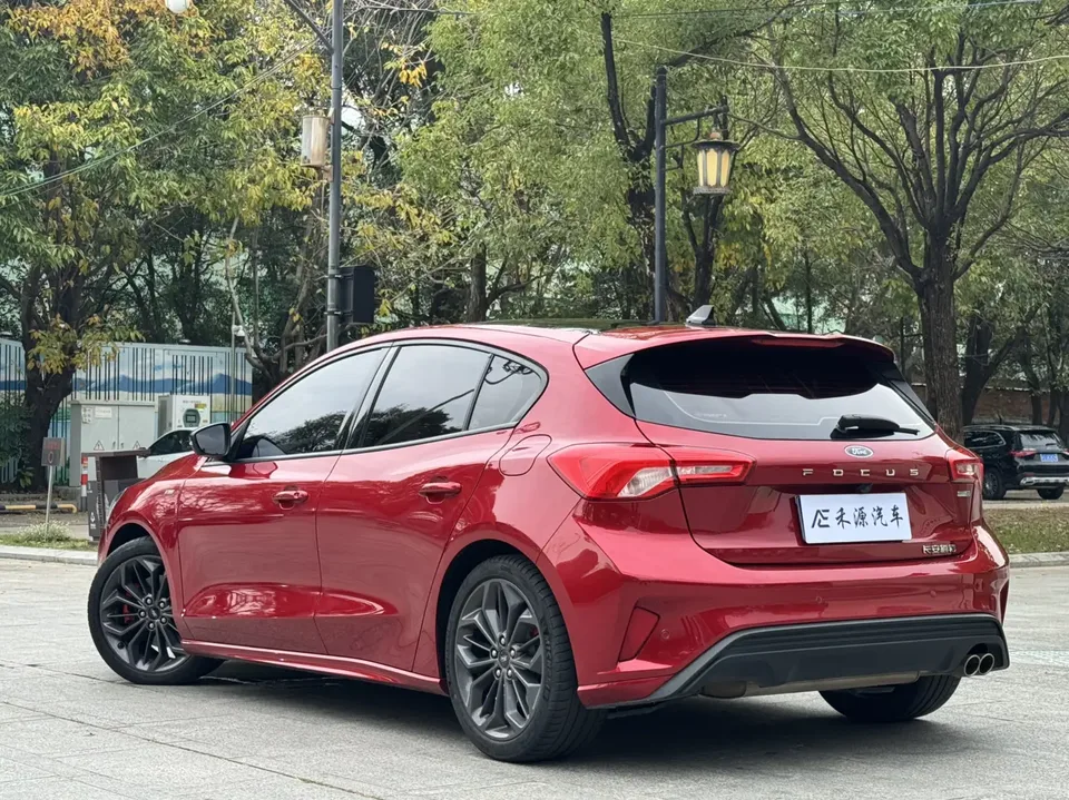 Ford Focus Focus 2022 hatchback EcoBoost 180 automatic ST Line 2023 — thumbnail 2