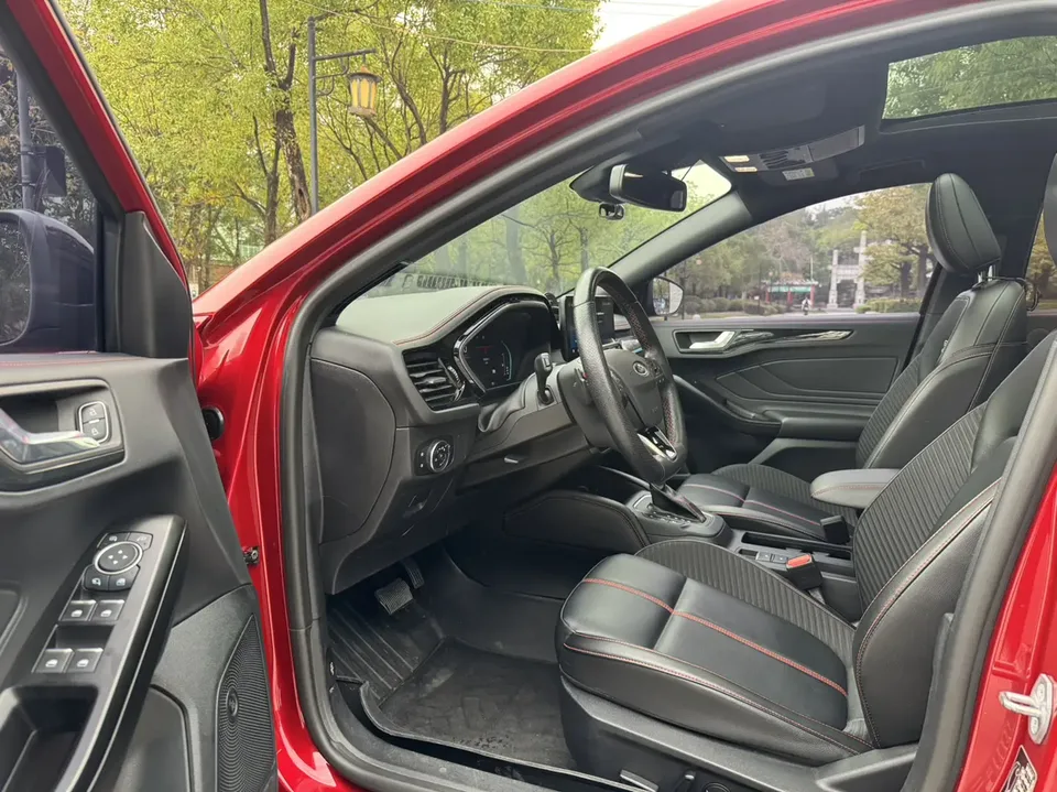Ford Focus Focus 2022 hatchback EcoBoost 180 automatic ST Line 2023 — thumbnail 5