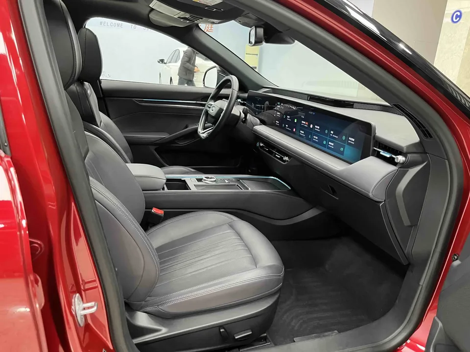 Ford Mondeo 2025 Mondeo EcoBoost 245 Extreme Edition 2024 — миниатюра 4