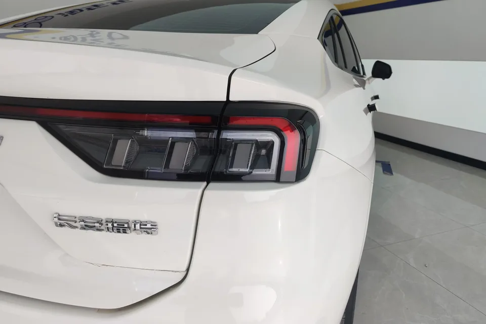 Ford Mondeo Mondeo EcoBoost 180 Luxury 2024 — миниатюра 2