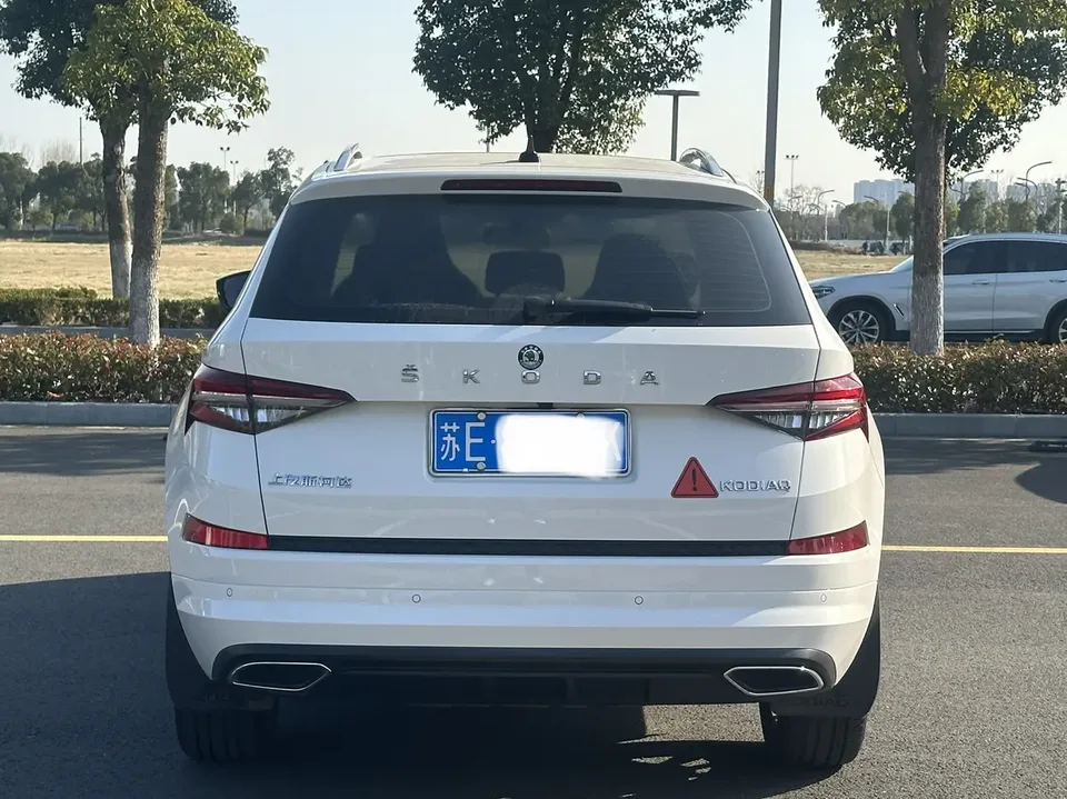 Skoda Kodiaq TSI330 7-seat two-wheel drive luxury version 2022 — миниатюра 2