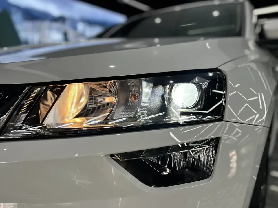 Skoda Karoq Korok 2024 TSI280 Exclusive Edition 2024 — миниатюра 3