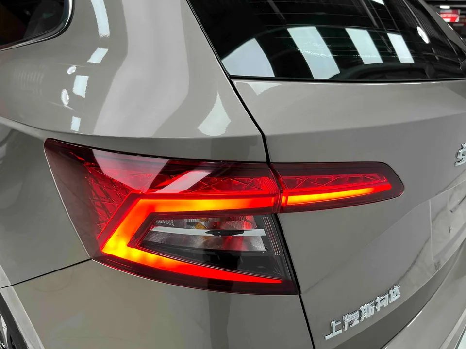 Skoda Karoq Karoq 2025 TSI280 Luxury Edition 2025 — миниатюра 3