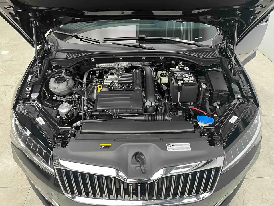 Skoda Speedy Superpa 2024 TSI280 DSG Exclusive Edition 2024 — миниатюра 2