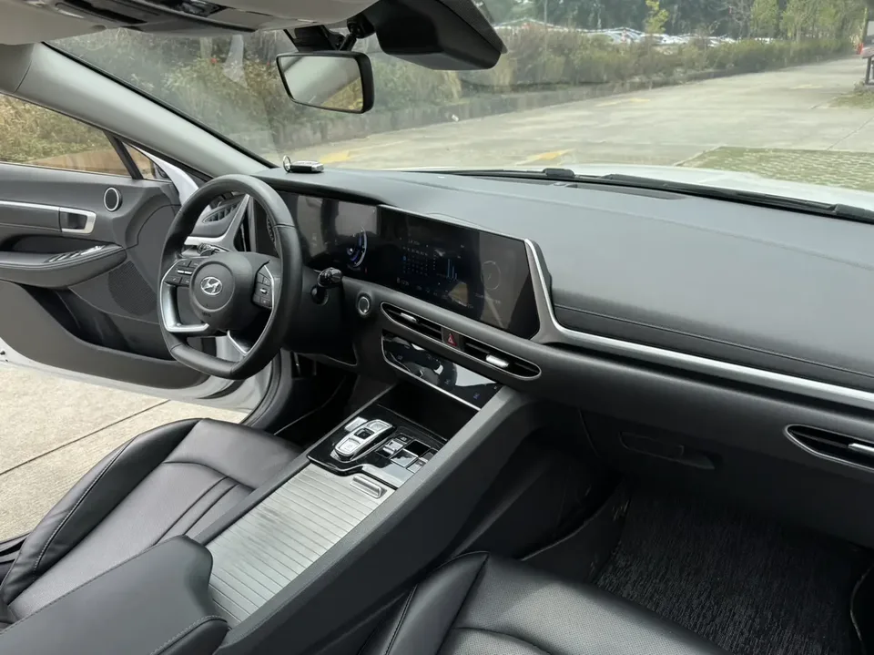 Hyundai Sonata 270TGDi GL DCT Leading Edition 2022 — миниатюра 3
