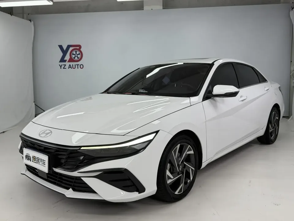 Hyundai Elantra 1.5L CVT LUX Premium Edition 2023 — фото 1, купить с доставкой в Москву