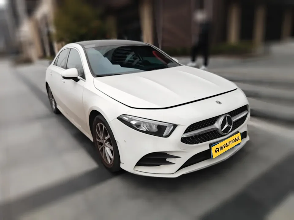 Mercedes-Benz Mercedes Benz A Class facelift A 200 L sports sedan dynamic version 2022 — миниатюра 3