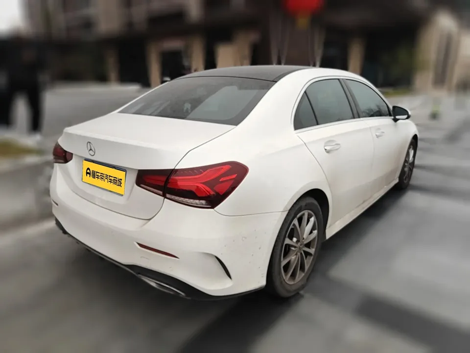 Mercedes-Benz Mercedes Benz A Class facelift A 200 L sports sedan dynamic version 2022 — миниатюра 4