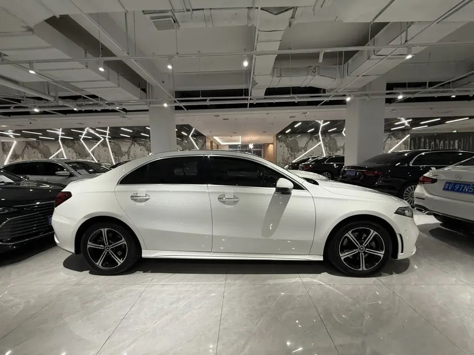 Mercedes-Benz Mercedes Benz A Class Mercedes-Benz A-Class 2022 A 200 L sports sedan dynamic version 2023 — миниатюра 5