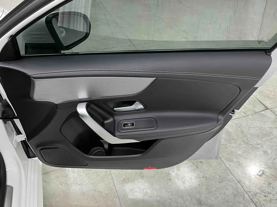 Mercedes-Benz Mercedes Benz A Class Mercedes-Benz A-Class 2023 A 180 L 2024 — миниатюра 3