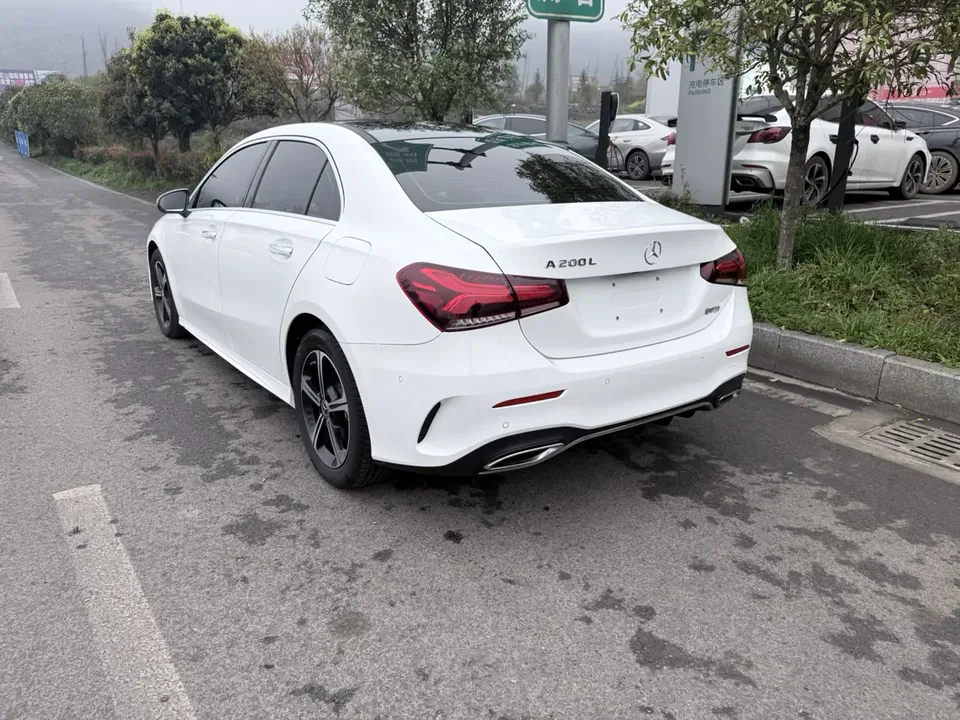Mercedes-Benz Mercedes Benz A Class facelift A 200 L sports sedan dynamic version 2022 — миниатюра 4