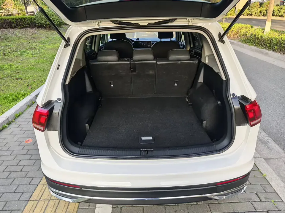 Volkswagen Tiguan L Tiguan L 2022 330TSI Automatic 2WD Comfort Edition 2022 — миниатюра 3