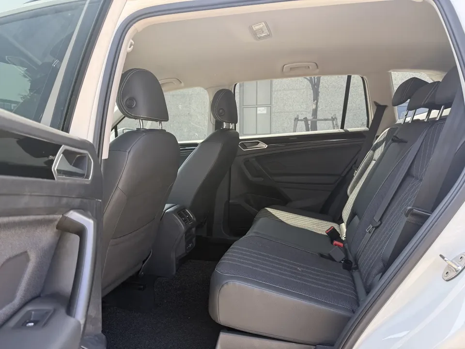 Volkswagen Tiguan L Tiguan L 2022 330TSI Automatic 2WD Comfort Edition 2022 — миниатюра 4