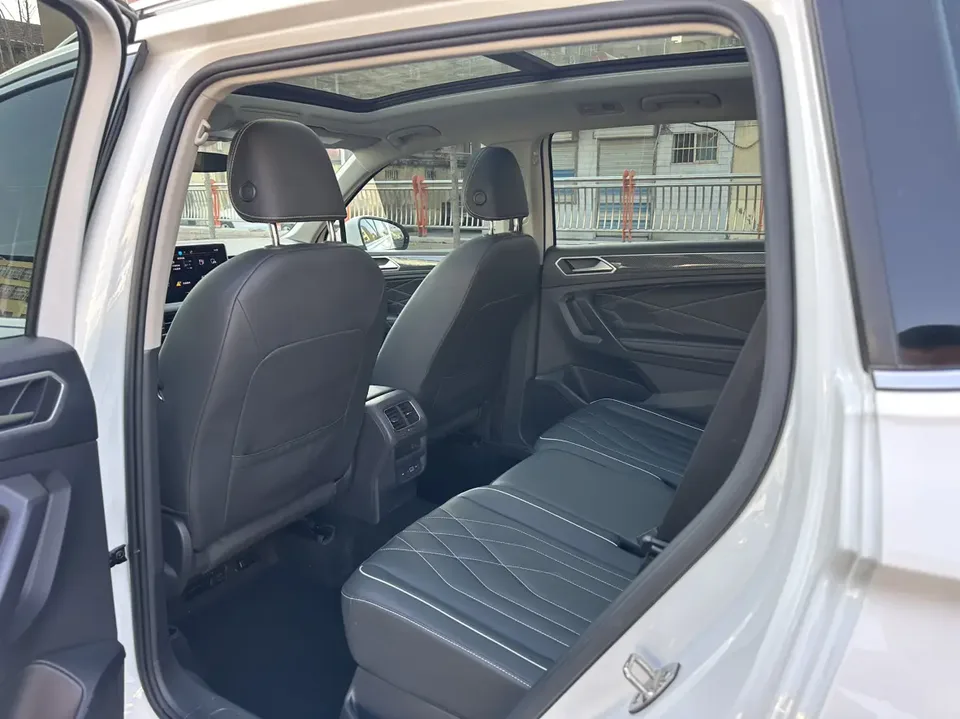 Volkswagen Tiguan L Outstanding Model 330TSI 2WD R-Line Dragon Edition 2024 — миниатюра 4