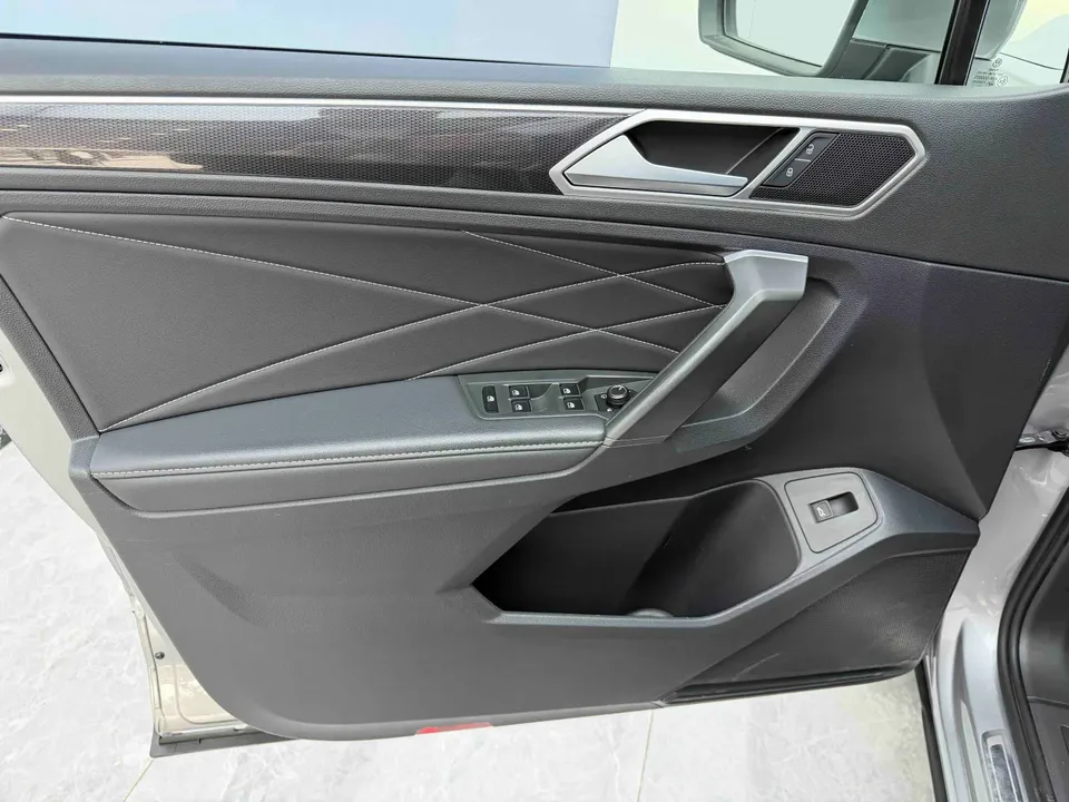 Volkswagen Tiguan L Tiguan L 2022 330TSI Automatic 2WD Smart Edition 2022 — миниатюра 5