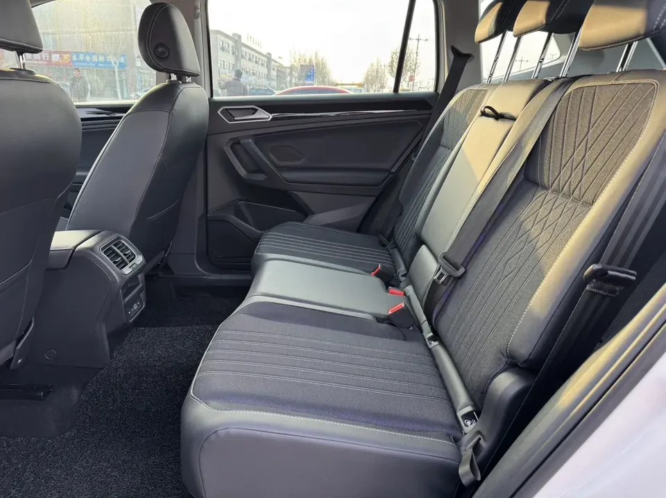 Volkswagen Tiguan L Tiguan L 2022 330TSI Automatic 2WD Comfort Edition 2022 — миниатюра 4