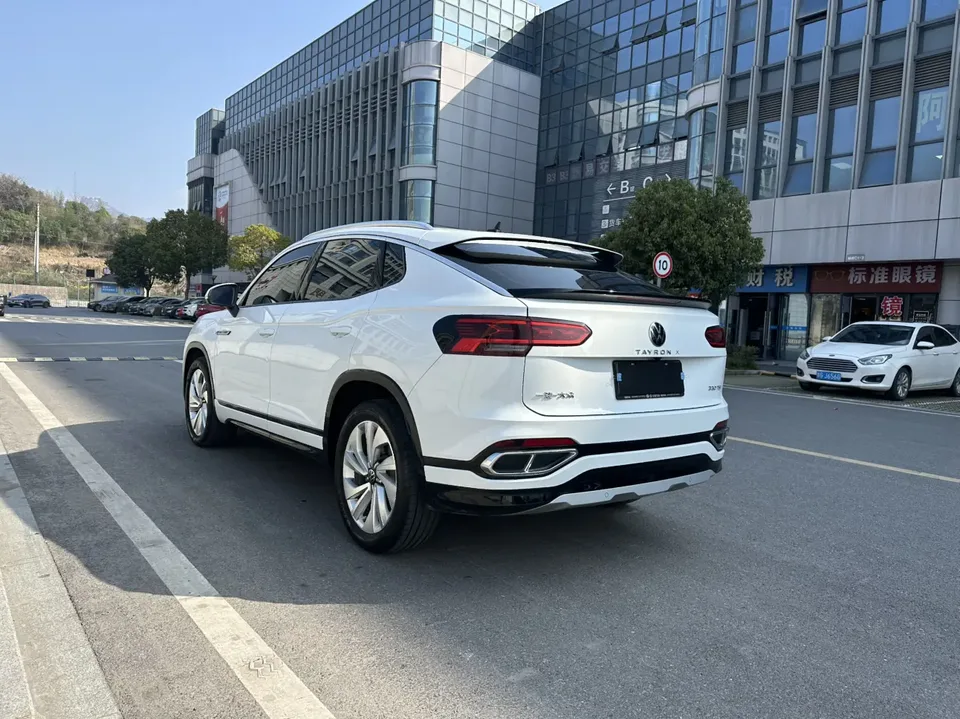 Volkswagen Tayron X 330TSI 2WD Premium Intelligent Edition 2022 — миниатюра 4