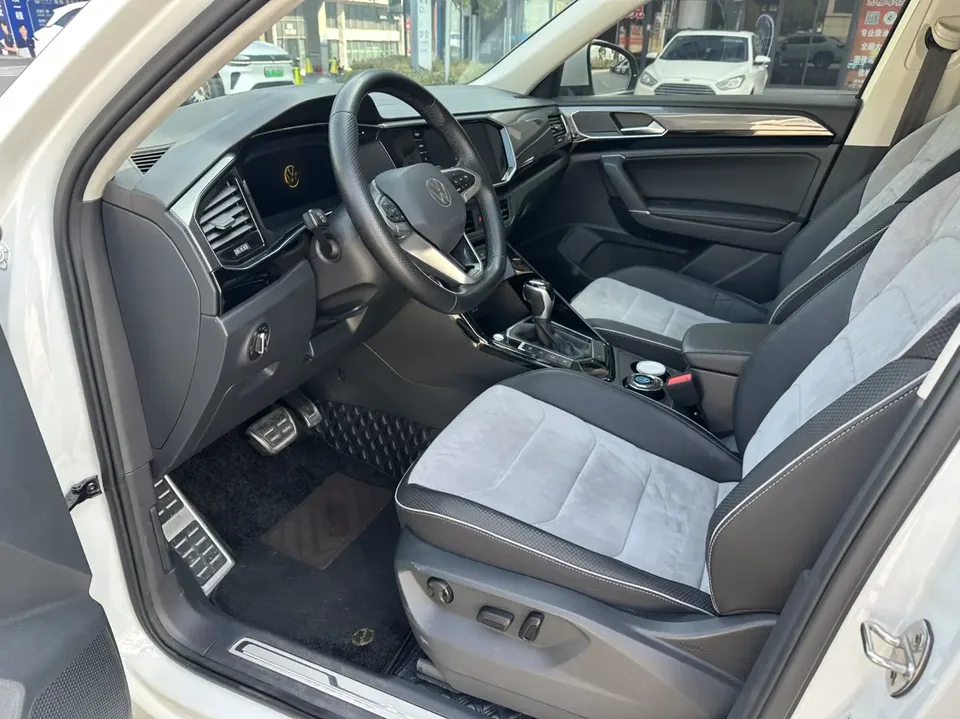 Volkswagen Tayron X 330TSI 2WD Premium Intelligent Edition 2022 — миниатюра 5