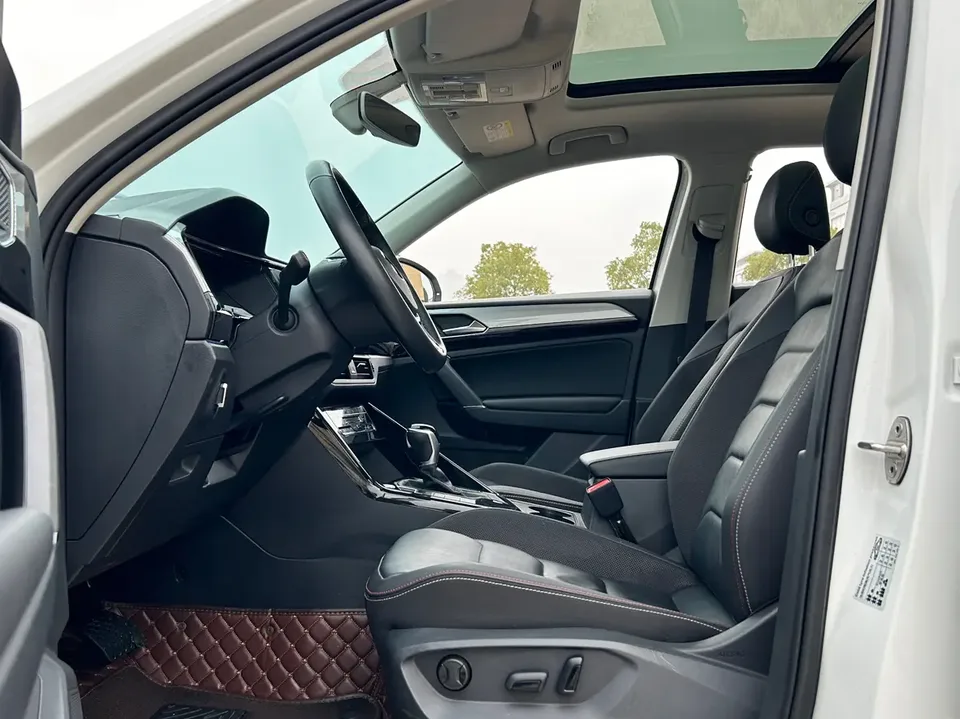 Volkswagen Tayron Tanyue 2022 330TSI 2WD Luxury Smart Edition 2022 — миниатюра 3