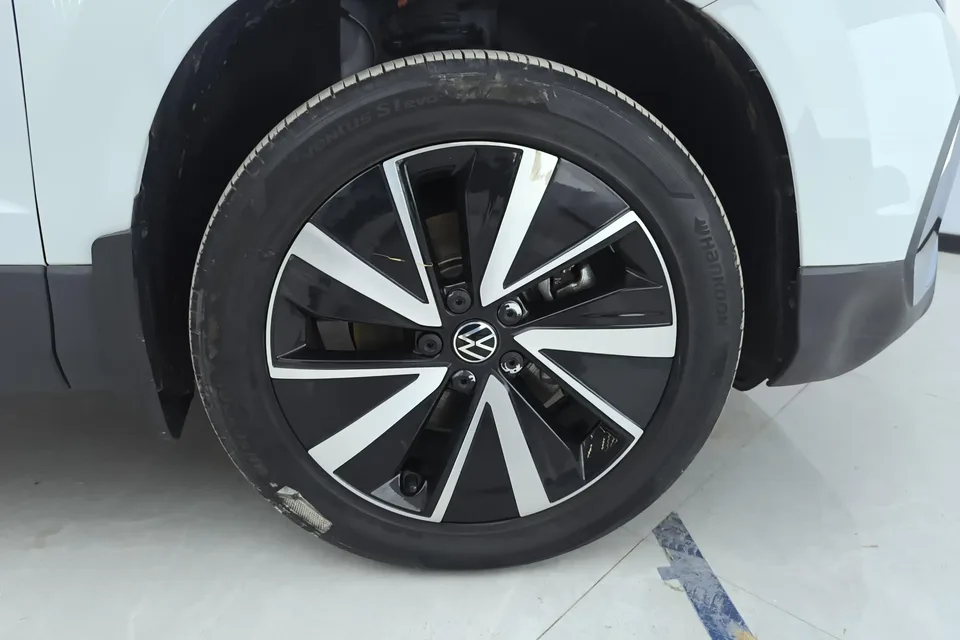 Volkswagen Tharu 300TSI 2WD Bright Moon Edition 2024 — миниатюра 3