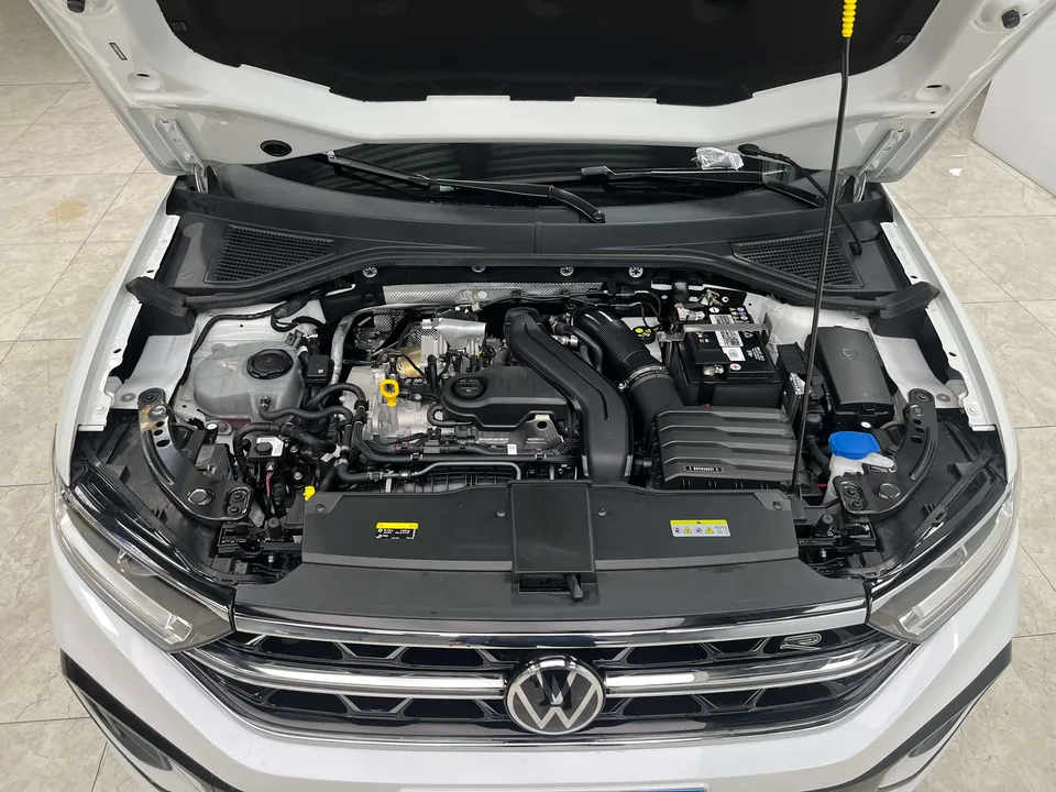 Volkswagen T-Roc 300TSI DSG Starlight Edition 2023 — миниатюра 2