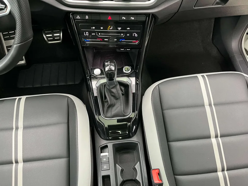 Volkswagen T-Roc 300TSI DSG Starlight Edition 2023 — миниатюра 3
