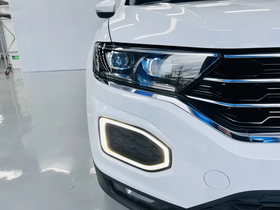 Volkswagen T-Roc Tange 280TSI DSG two-wheel drive comfort PLUS 2023 — миниатюра 3