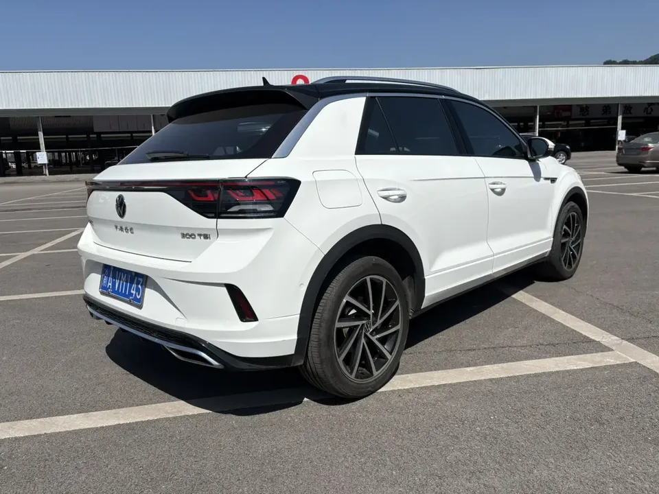 Volkswagen T-Roc 300TSI DSG Starlight Edition 2023 — миниатюра 2